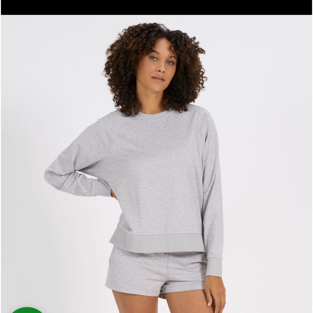 Vuori size medium, gray, long sleeve tee